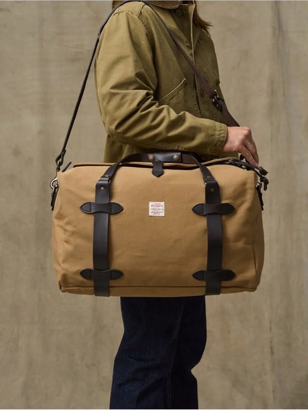 Filson Medium Rugged Twill Duffle Bag Tan Made at Filson USA Leather Strap.